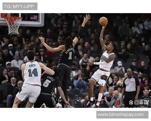 马刺与灰熊激战16至17赛季对决回顾精彩瞬间与战术分析